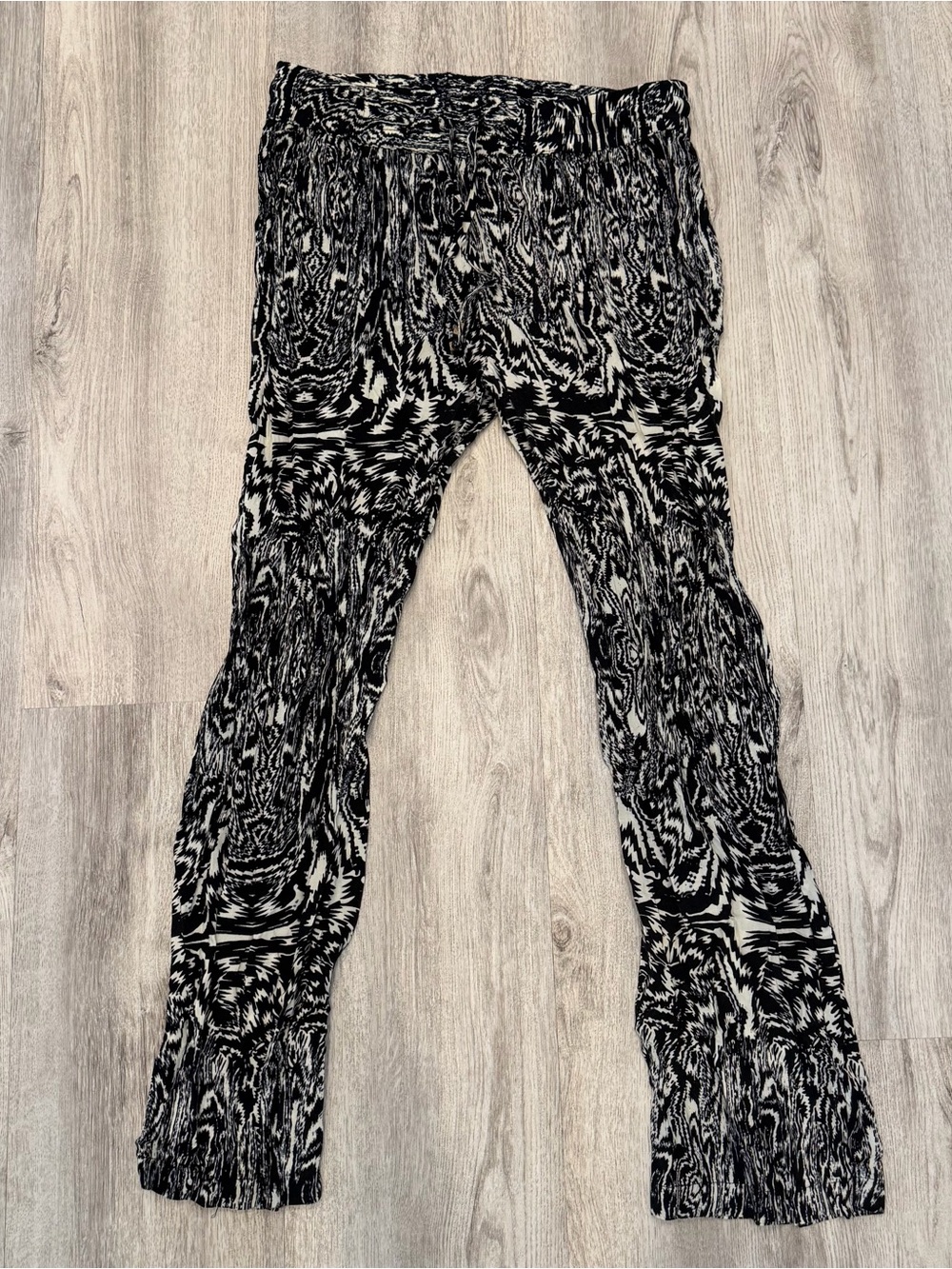 Hester & Orchard Black White Printed Flare Pants Size‎ Medium - Picture 2 of 3